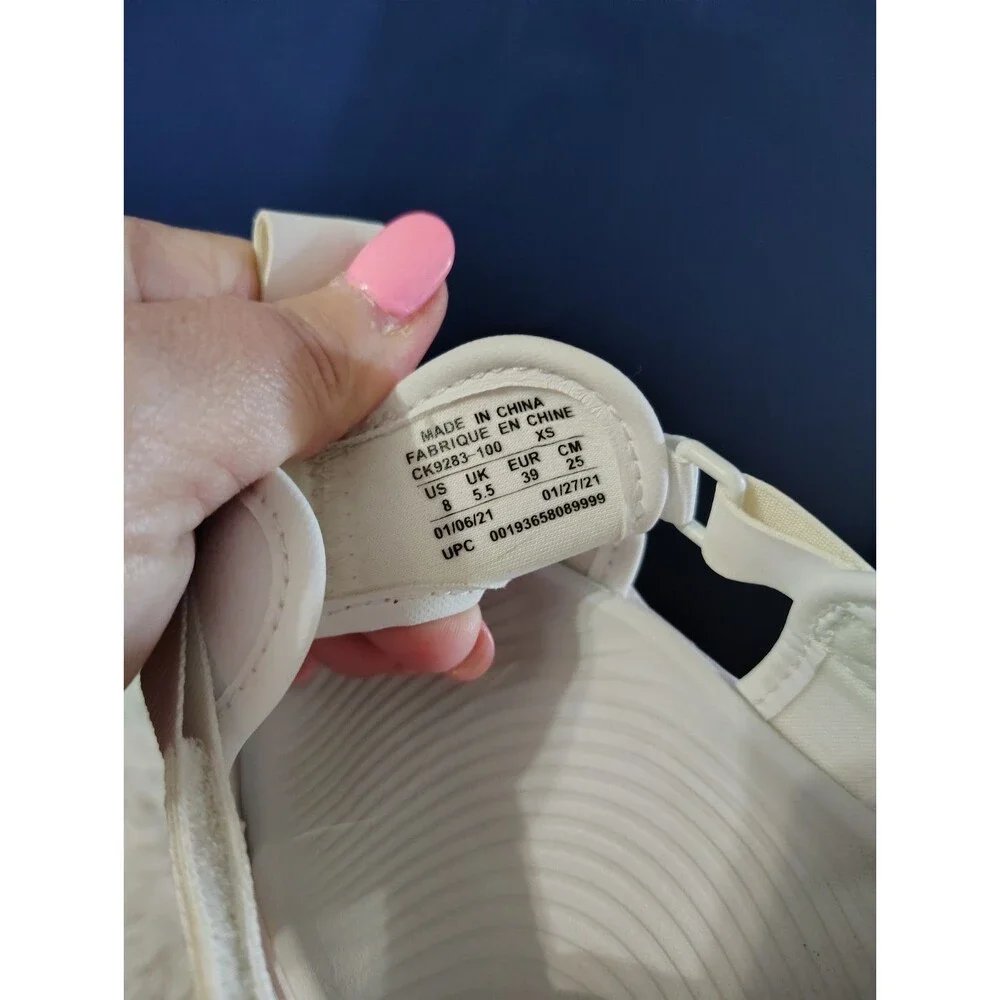 Nike Women's Owaysis Sandals  Size US 8 White EUR 39